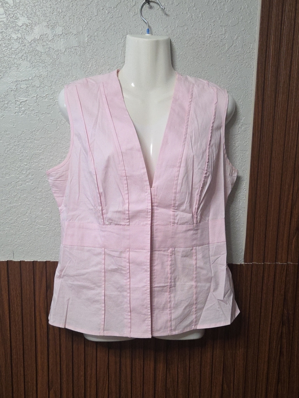 Sleeveless V-Neck Pintuck Blouse - Pink Large Sz [0004]